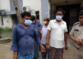 ভাতারে নাবালিকাকে ফোনে উত্যক্ত করার অভিযোগ, নাম বিভ্রাটে মার খেলেন নির্দোষ যুবক, সংঘর্ষ, গ্রেফতার ২