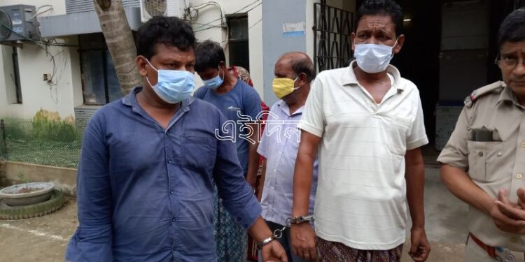 ভাতারে নাবালিকাকে ফোনে উত্যক্ত করার অভিযোগ, নাম বিভ্রাটে মার খেলেন নির্দোষ যুবক, সংঘর্ষ, গ্রেফতার ২