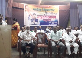 কাটোয়ায় কর্মীসভা থেকে দলের জেলা সভাপতিকে হুমকি দিলেন অনুব্রত ঘনিষ্ট তৃণমূল নেতা