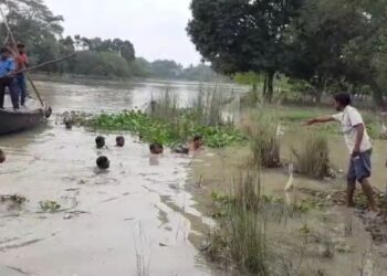 মানিকচকে কালিন্দী নদীতে স্নান করতে গিয়ে তলিয়ে গেল ২ কিশোর, মৃত ১