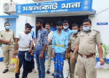 মঙ্গলকোটে মাদকসহ গ্রেফতার ৩, আটক চারচাকা গাড়ি