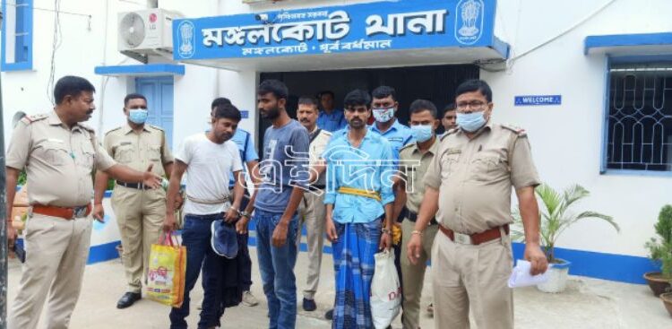 মঙ্গলকোটে মাদকসহ গ্রেফতার ৩, আটক চারচাকা গাড়ি