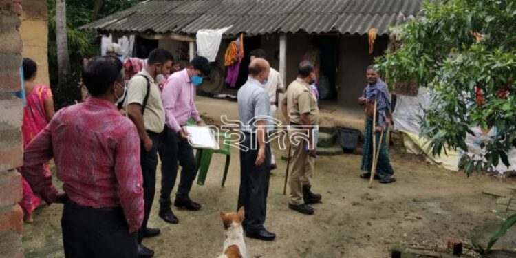 রাজনৈতিক হিংসার ঘটনার তদন্তে নেমে নবগ্রামের ফেরার তৃণমূল কর্মীদের বাড়ি বাড়ি গিয়ে তল্লাশি চালালো সিবিআই