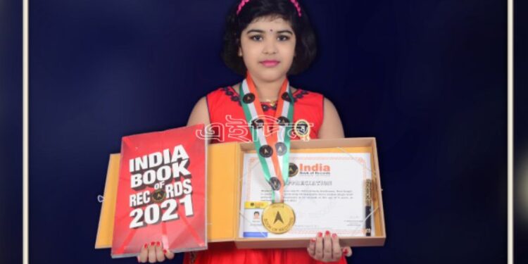 মাত্র ২১ সেকেন্ডে ২৮ টি ভারতনাট্যমের মুদ্রা, ‘ইন্ডিয়া বুক অফ রেকর্ডে’ জায়গা করে নিল দাঁইহাটের  ৯ বছরের মেঘা