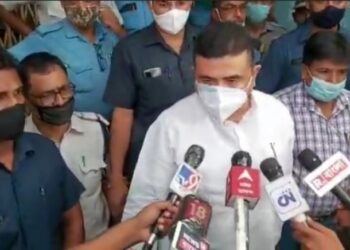 বিষপানকারী চিকিৎসাধীন শিক্ষিকার খোঁজ নিতে হাসপাতালে গেলেন শুভেন্দু অধিকারী