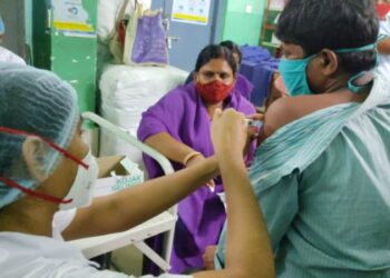 এবার আর লাইনে হুড়োহুড়ি নয়, বাড়িতে বসেই কোভিডের টিকার কুপন পেয়ে যাবেন পূর্ব বর্ধমান জেলার বাসিন্দারা