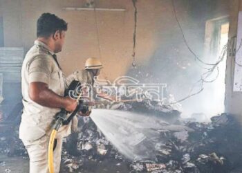 কাটোয়া-১ পঞ্চায়েত সমিতির গোডাউনে অগ্নিকান্ড, ভস্মীভূত বহু গুরুত্বপূর্ণ সরকারি নথিপত্র