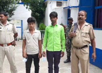 প্রেমের টোপ দিয়ে দুই যুবককে অপহরন করে মুক্তিপন দাবি, পুলিশের অভিযানে গ্রেফতার দুই অপহরনকারী, উদ্ধার অপহৃতরা