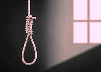 খেতমজুর মা দামি স্মার্টফোন কিনে দিতে না পারায় আত্মঘাতী ছাত্র