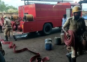 জামুড়িয়ায় বেসরকারি কারখানায় ভয়াবহ অগ্নিকান্ড