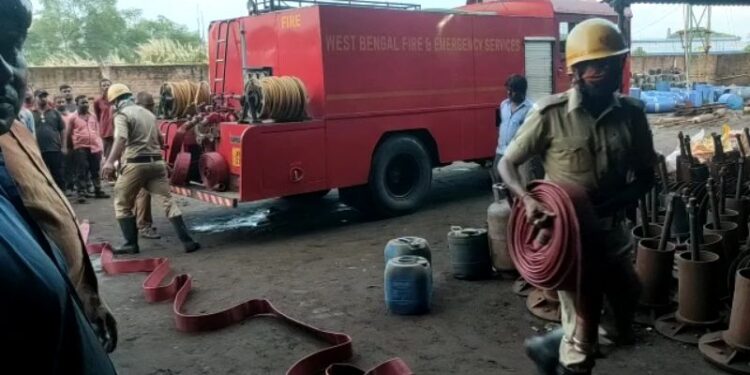জামুড়িয়ায় বেসরকারি কারখানায় ভয়াবহ অগ্নিকান্ড