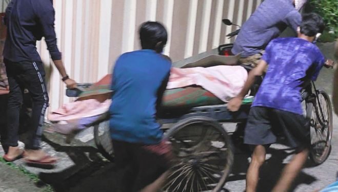 ঘরের দরজা ভেঙে দু’দিন বাদ শিক্ষিকার ঝুলন্ত মৃতদেহ উদ্ধার করল পুলিশ