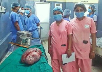 অস্ত্রোপচার করে  কিশোরীর পেট থেকে উদ্ধার হল ৮ কেজির টিউমার,  বড়সড় সাফল্য পেল বাঁকুড়া সম্মিলনী মেডিক্যাল কলেজ হাসপাতাল