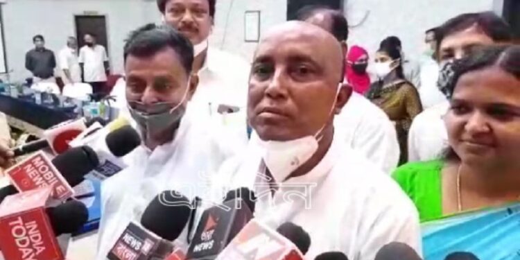 ‘দেশের মধ্যে একমাত্র পশ্চিমবঙ্গ সরকার বিনামূল্যে রেশন দেয়’, দাবি রাজ্যের খাদ্যমন্ত্রী রথীন ঘোষের