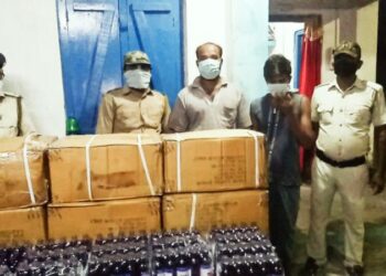 বেআইনি সিরাপসহ এক মাদক পাচারকারীকে গ্রেফতার করল মিলকি ফাঁড়ির পুলিশ