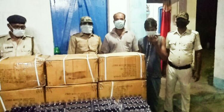 বেআইনি সিরাপসহ এক মাদক পাচারকারীকে গ্রেফতার করল মিলকি ফাঁড়ির পুলিশ