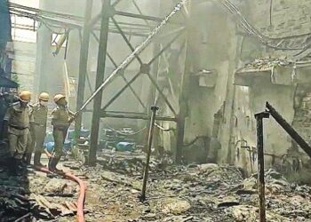 ডানকুনি থানার চাকুন্দিতে ব‍্যাটারী কারখানায় ভয়াবহ অগ্নিকাণ্ড