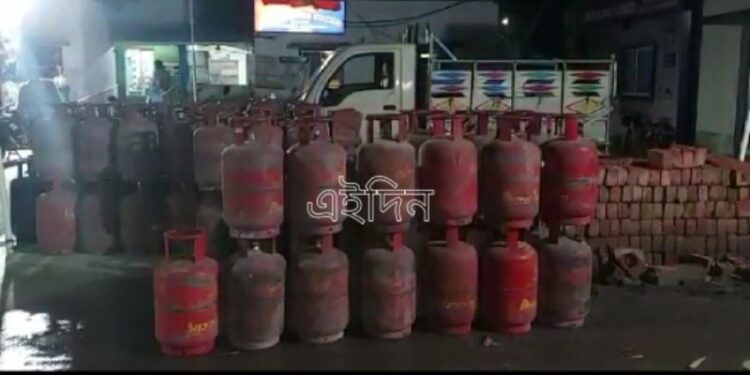 বেআইনিভাবে গোডাউনে গ্যাস সিলিন্ডার মজুতের দায়ে গ্রেফতার গোডাউন মালিক
