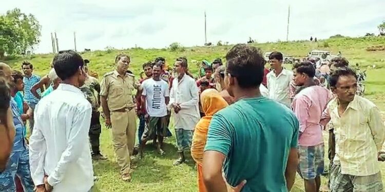 মহানন্দা নদী থেকে শিশু কন্যার দেহ উদ্ধারের ২৪ ঘন্টার মধ্যেই ভেসে এল মায়ের দেহ, খুনের অভিযোগ পরিবারের