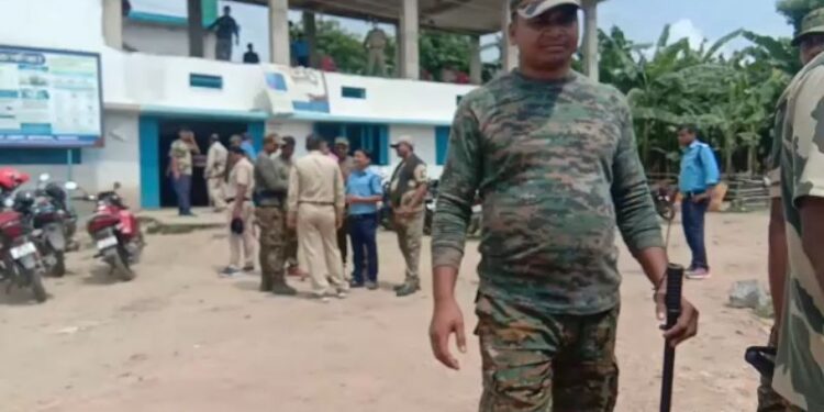 দলীয় সদস্যদের অনাস্থায় অপসারিত তৃণমূল শাসিত রতুয়ার পীরগঞ্জ পঞ্চায়েত প্রধান