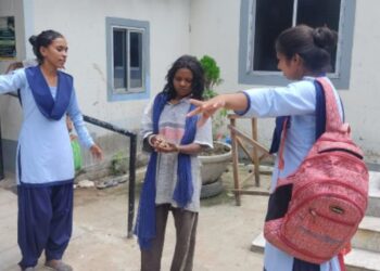 ভাতারে মানসিক ভারসাম্যহীন তরুনীকে উদ্ধার করে চিকিৎসার জন্য পাঠাল পুলিশ