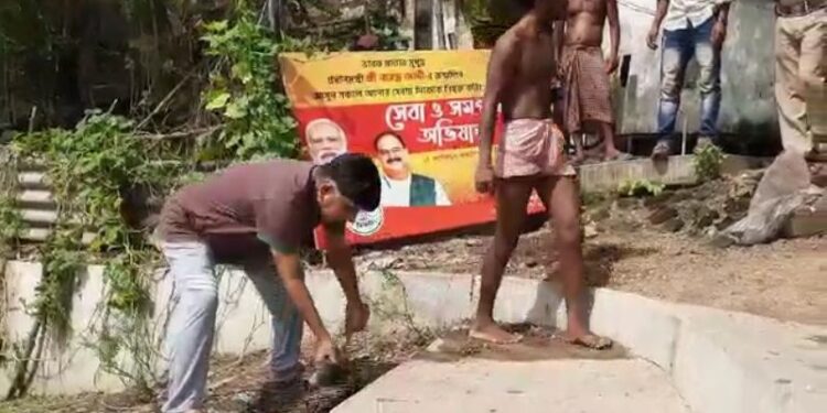 স্বচ্ছতা অভিযানের মধ্য দিয়ে প্রধানমন্ত্রীর জন্মদিন পালন করলেন কেন্দ্রীয় মন্ত্রী সুভাষ সরকার