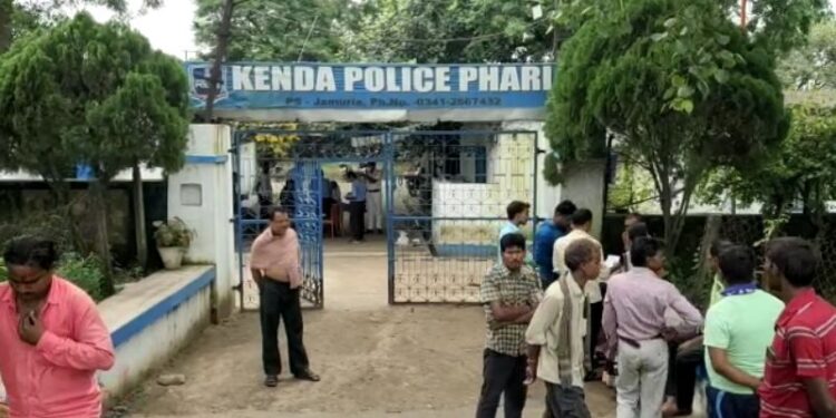 বধুর ঝুলন্ত দেহ উদ্ধার ঘিরে ব্যাপক চাঞ্চল্য জামুড়িয়ায়, পরিবারের সন্দেহ খুন !