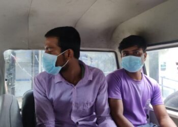 ভাতারে ধৃত ২ চোলাই মদের কারবারি