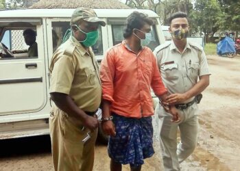 ভাতারে প্রৌঢ় ও তাঁর বৃদ্ধা মা’কে মারধরের অভিযোগে গ্রেফতার যুবক