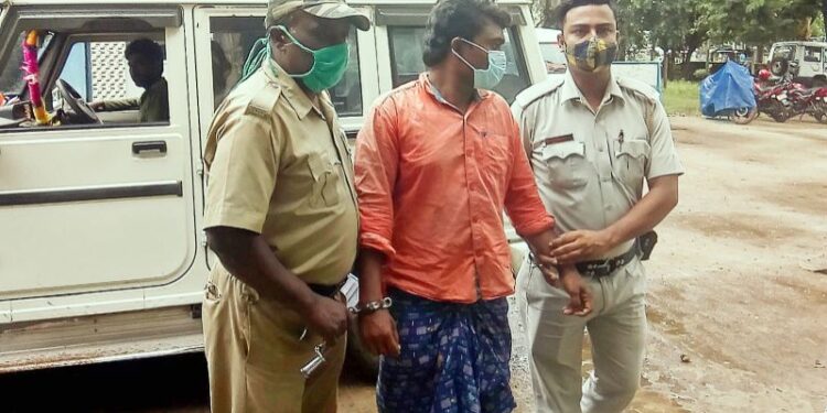 ভাতারে প্রৌঢ় ও তাঁর বৃদ্ধা মা’কে মারধরের অভিযোগে গ্রেফতার যুবক