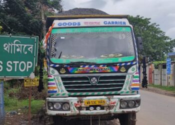 ভাতারে ৪ ওভারলোডিং গাড়ি আটক
