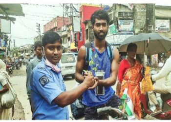 সাইকেলে বাংলা ভ্রমনে টালিগঞ্জের যুবক