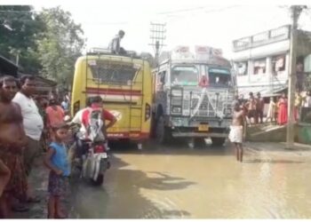 ইংরেজবাজারে মাটির নিচে থেকে ঠান্ডা হাওয়া ও জল বের হওয়ার ঘটনায় চাঞ্চল্য