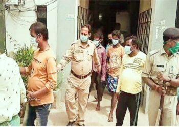 ভাতারে গ্রেফতার ৫ বেআইনি চোলাই মদের কারবারি