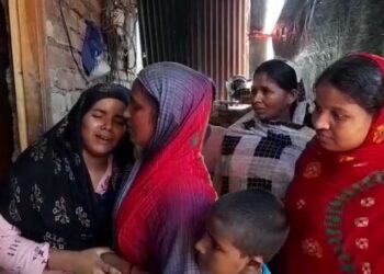 স্ত্রীকে কুপিয়ে পিটিয়ে খুন !  পলাতক স্বামী