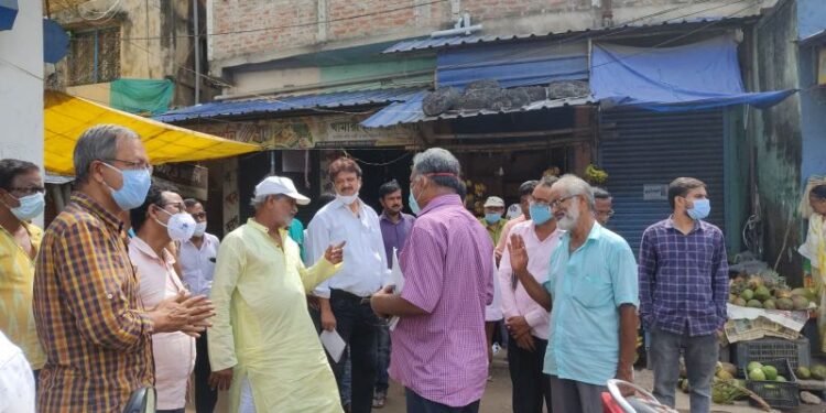 ভাতার বাজারে হকার্স মার্কেট পরিদর্শনে বিধায়ক ও জেলা পরিষদের পাঁচ কর্মাধ্যক্ষ