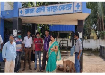 ভাতার রাজ্য প্রাণী স্বাস্থ্যকেন্দ্রে বিক্ষোভ পশুপ্রেমীদের
