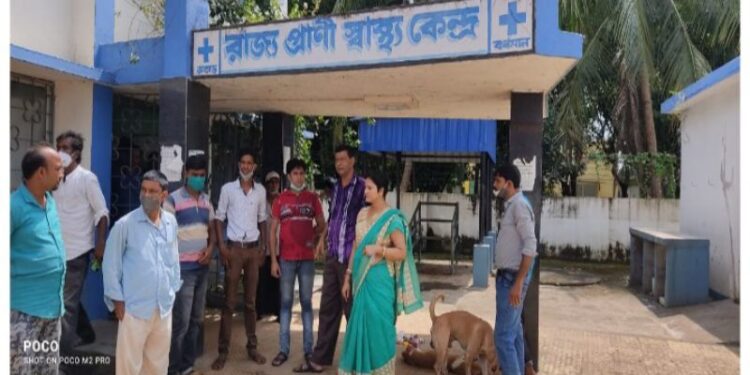 ভাতার রাজ্য প্রাণী স্বাস্থ্যকেন্দ্রে বিক্ষোভ পশুপ্রেমীদের