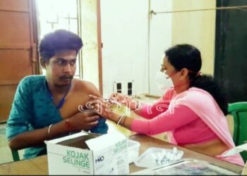 কেতুগ্রামের কাঁদরা কলেজের শুরু হল ছাত্রছাত্রীদের টিকাকরণের প্রক্রিয়া