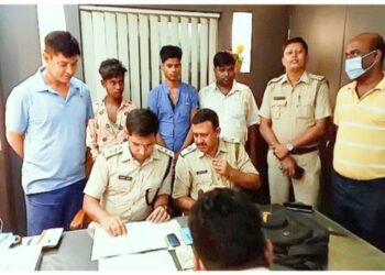 গাড়ির সাউন্ড সিস্টেমের ভিতরে ব্রাউন সুগার ও জালনোট পাচার ! গ্রেফতার ৩