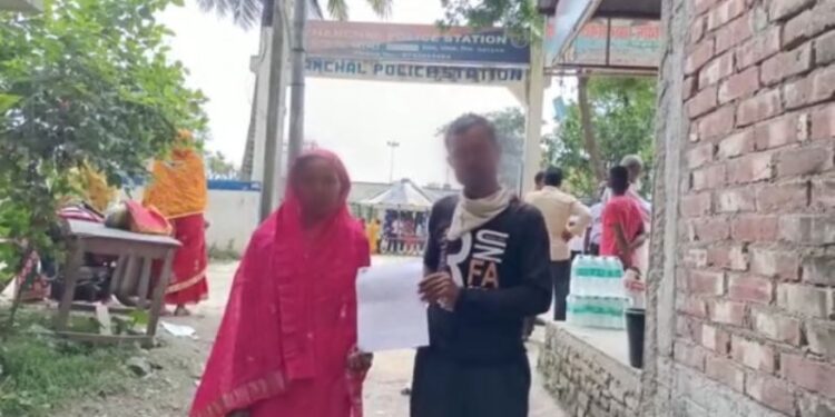 বাবা মায়ের সামনেই কিশোরীকে অপহরনের অভিযোগ যুবক ও তার পরিবারের বিরুদ্ধে