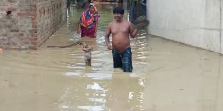 জলাধার থেকে জল ছাড়ায় বন্যার ভ্রুকুটি পূর্ব বর্ধমানে, পরিস্থিতি মোকাবিলায় ব্যবস্থা নিল প্রশাসন