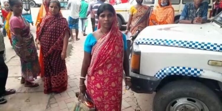 মালদা হাসপাতালে চিকিৎসাধীন মেয়েকে দেখতে এসে ছিনতাইবাজের কবলে পড়ে ২ হাজার টাকা ও সোনার গহনা খোওয়া গেল মহিলার