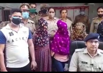 ‘হনি ট্রাপে’ ফাঁসানোর পর অশ্লীল ভিডিও তৈরি করে ব্লাকমেল, চক্রের মূল পান্ডা দম্পতিসহ গ্রেফতার ৫