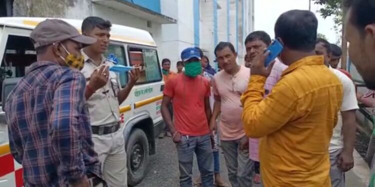 দাবিমত অতিরিক্ত পনের টাকা আনতে না পারায় চাঁচলে বধুকে পিটিয়ে খুনের অভিযোগ