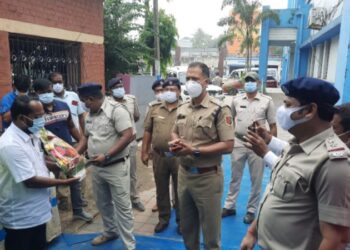 পূর্ব বর্ধমান জেলার গলসি থানার উদ্যোগে বিনামূল্যে স্বাস্থ্য পরীক্ষা শিবির ও ওষুধ বিলি