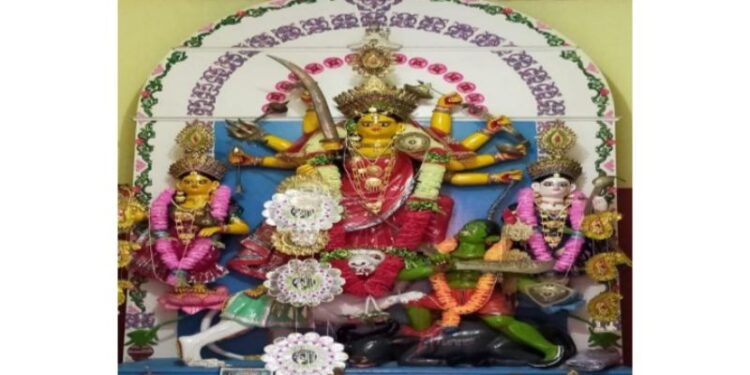 দেবীর পাশে নেই কার্তিক-গনেশ, বর্জিত ঢাক, বোধন হলেও হয় না বিসর্জন, চার’শ বছর ধরে একই রীতি মেনে পূজিতা হচ্ছেন কালনার পাথুরিয়ামহলের দেবী জয়দুর্গা