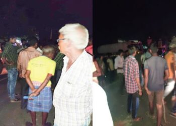 ট্রাক্টর চালককে মারধরের প্রতিবাদে আউশগ্রামে জাতীয় সড়ক অবরোধ, পুলিশের লাঠিচার্জ