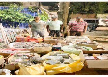 কাটোয়ায় পুলিশি অভিযানে ৪ কুইন্ট্যাল নিষিদ্ধ শব্দবাজি আটক, গ্রেফতার ৩