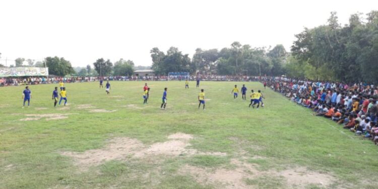 গলসিতে নক আউট ফুটবল টুর্নামেন্টের উদ্বোধনী ম্যাচে বিজয়ী ভাতারের উদয়াচল ক্লাব